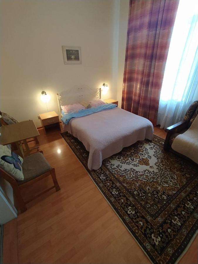 Lviv Rest Zelena Apartment ภายนอก รูปภาพ